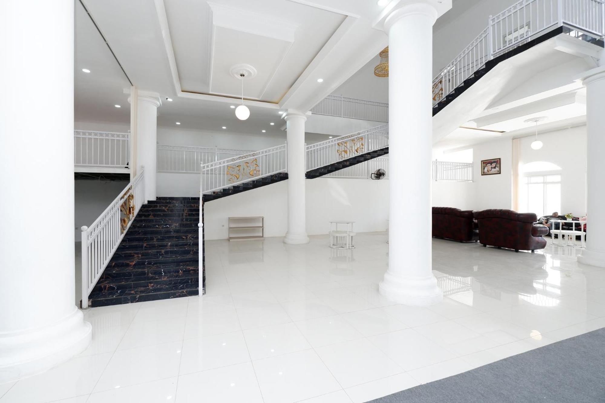 Griya Rw Family Guest House Redpartner Surakarta  Exterior photo