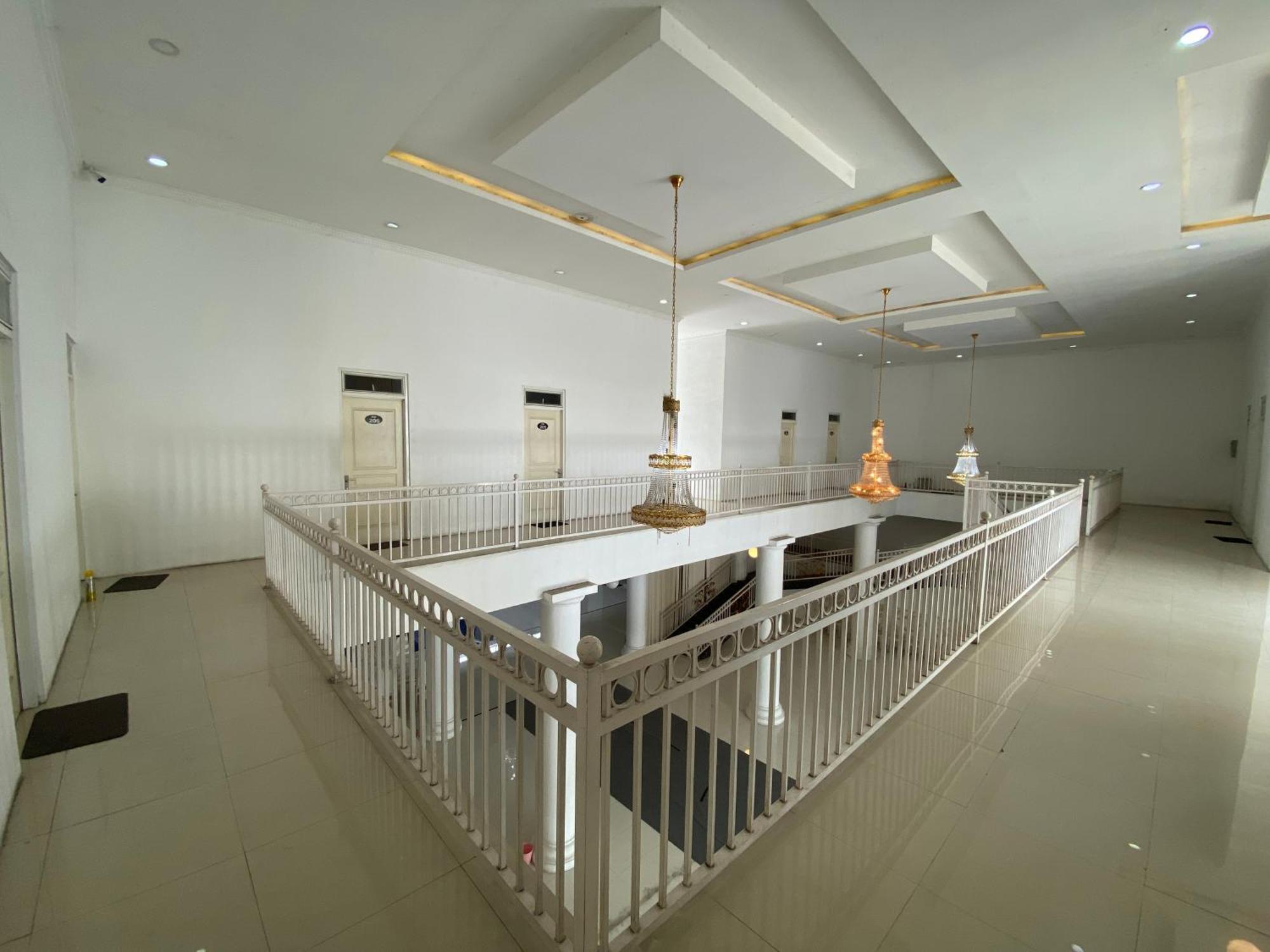 Griya Rw Family Guest House Redpartner Surakarta  Exterior photo