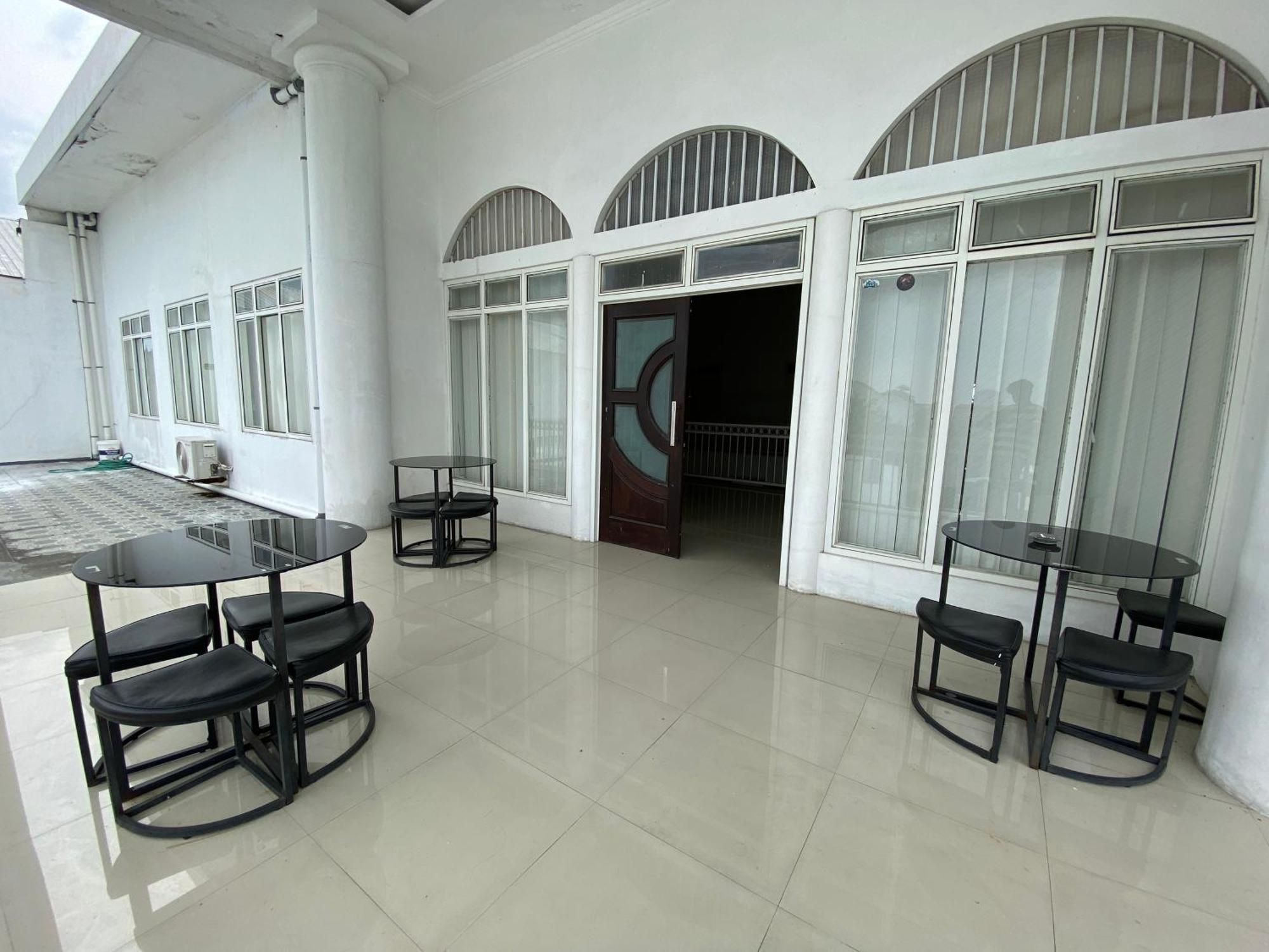 Griya Rw Family Guest House Redpartner Surakarta  Exterior photo